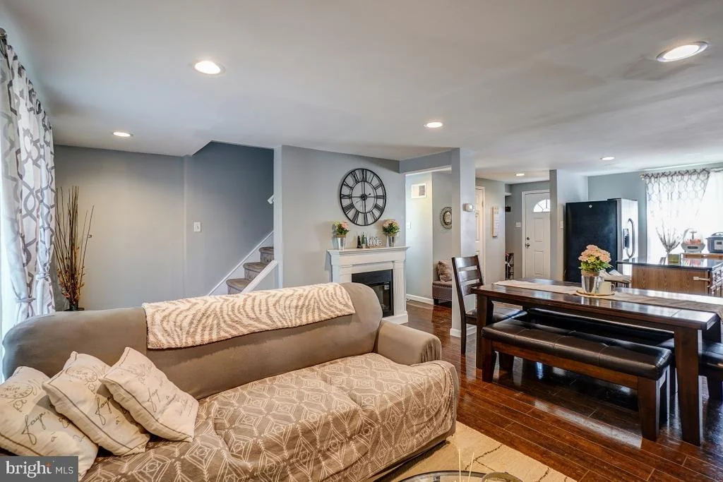 Photo of 8 TARFSIDE COURT