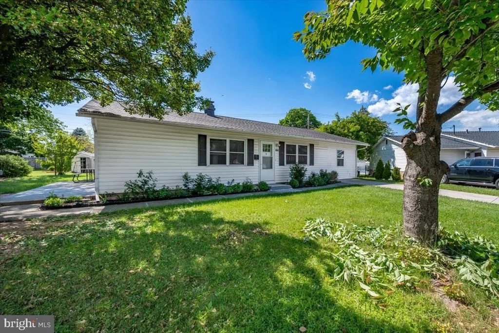 Photo of 302 MANOR COURT