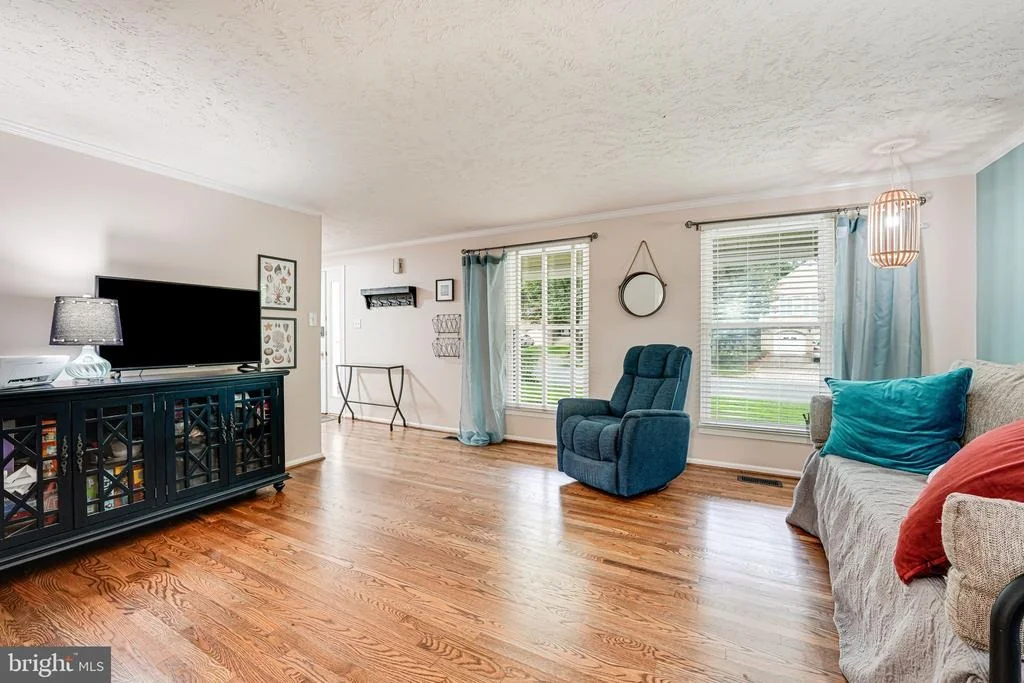 Photo of 15198 HOLLEYSIDE DRIVE