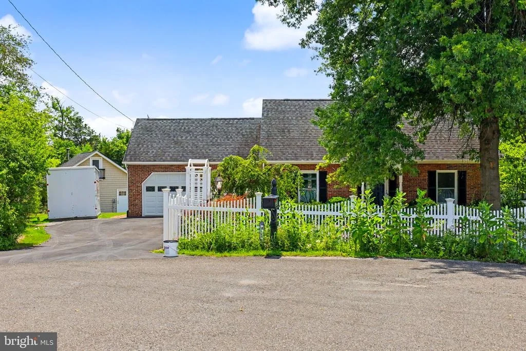 Photo of 2105 SHAWN DRIVE