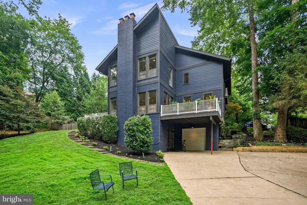 Photo of 8025 RIVERSIDE DRIVE