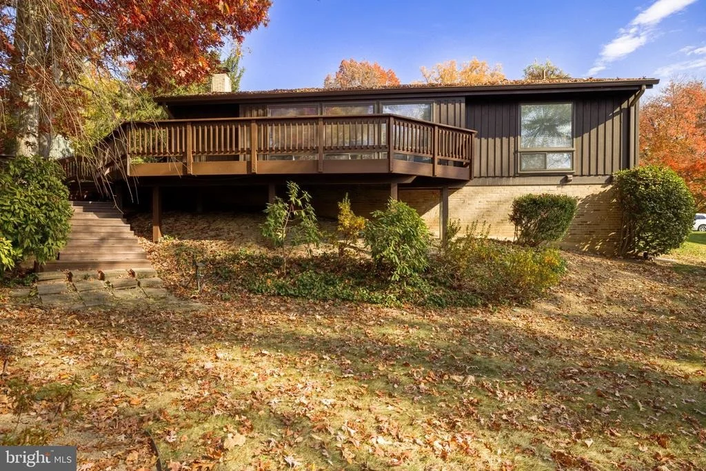 Photo of 8815 BURBANK ROAD