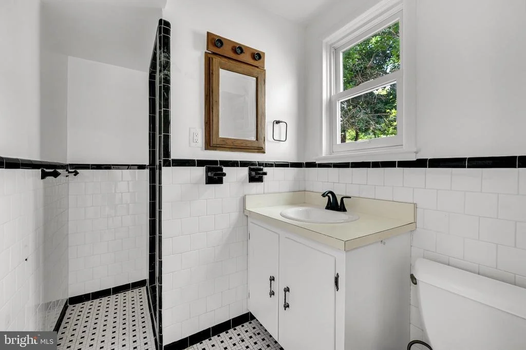 Photo of 710 SILVER SPRING AVENUE