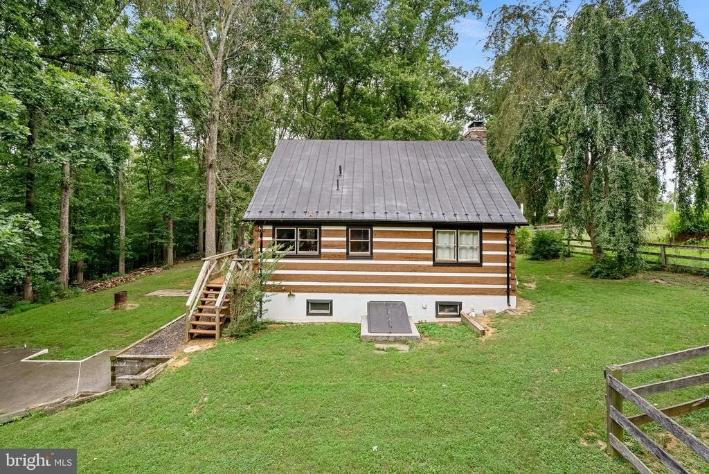 Photo of 1263 FROGTOWN ROAD