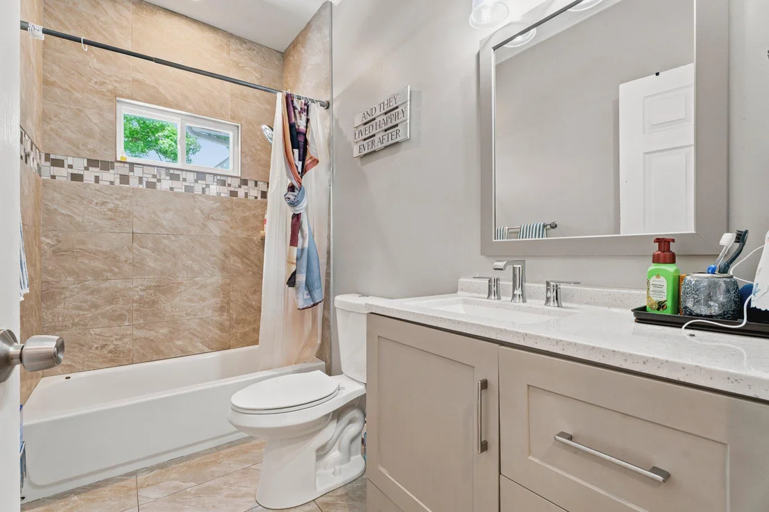 Photo of 4501 FOREST VIEW AVENUE