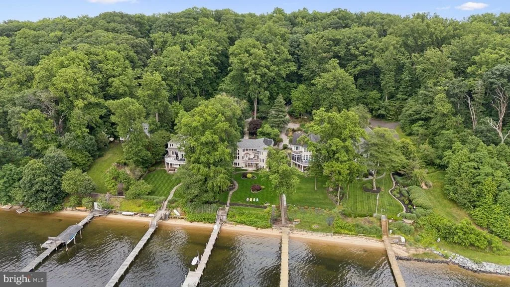 Photo of 922 OLD COUNTY ROAD
