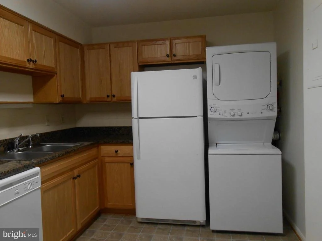 Photo of Unit 3920 at 15115 INTERLACHEN DRIVE