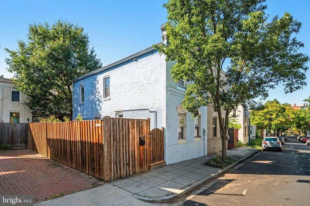 Photo of 616 PICKFORD PLACE NE