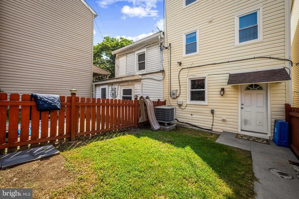 Photo of 806 DARBY STREET
