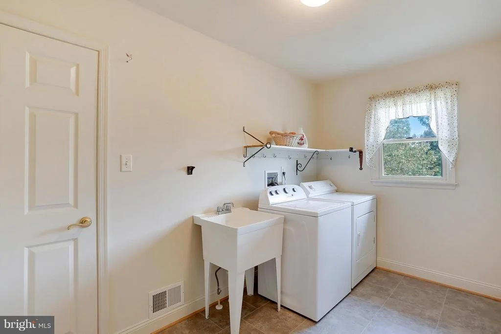 Photo of 24500 STRINGTOWN ROAD