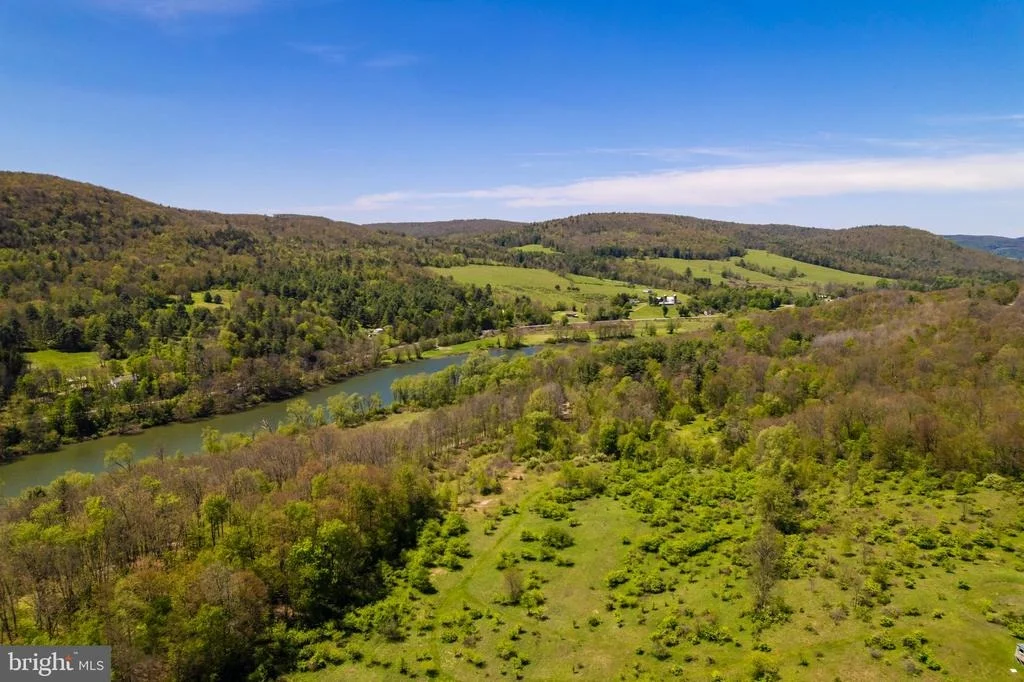 Photo of 007 STATE LINE ROAD