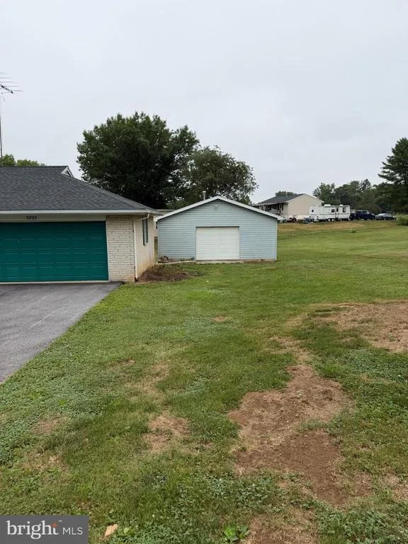Photo of 5893 AMBAU ROAD