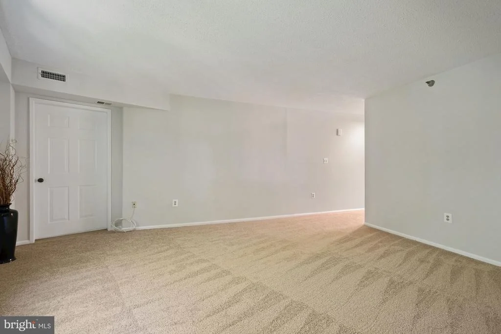 Photo of Unit 4604 at 15100 INTERLACHEN DRIVE
