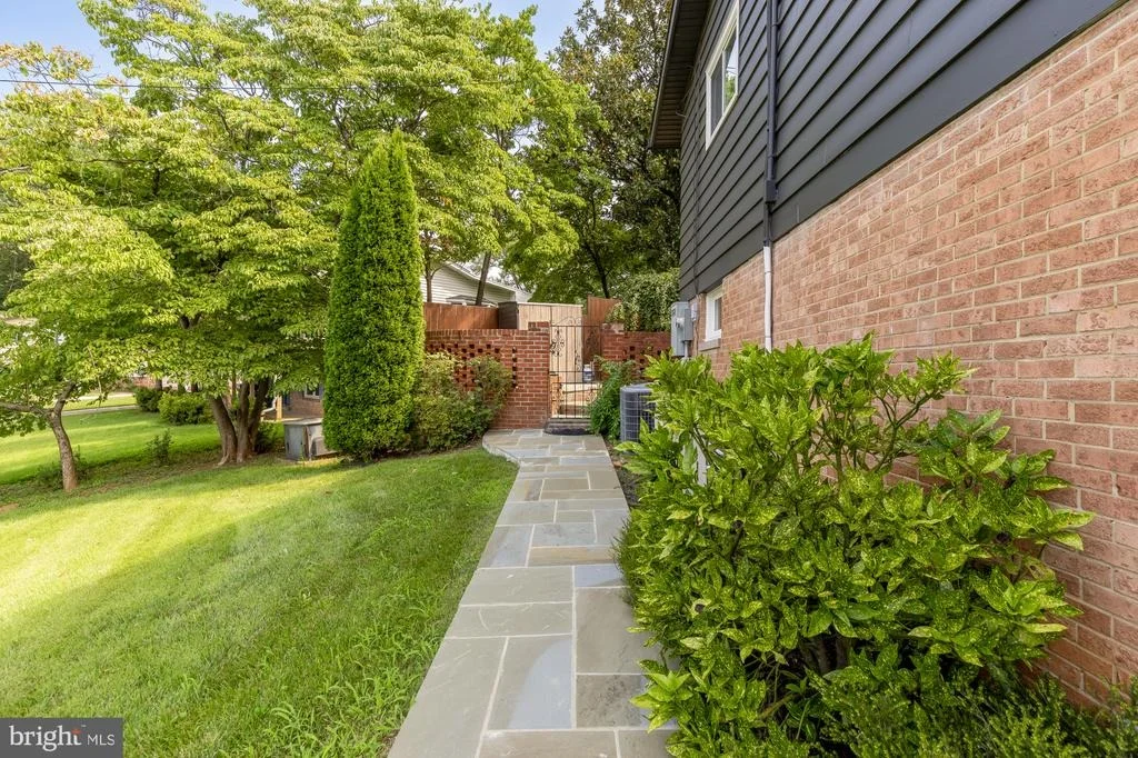 Photo of 5010 KING RICHARD DRIVE
