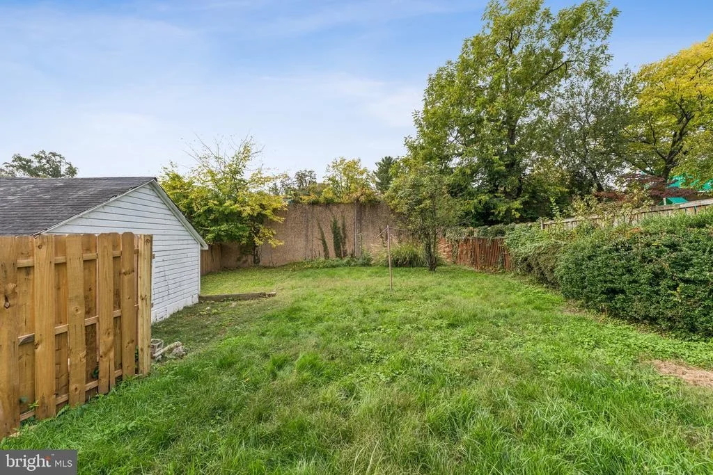 Photo of 812 FOREST GLEN ROAD