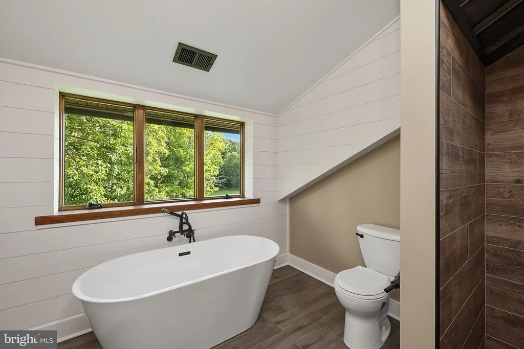 Photo of 415 NAZELROD ROAD