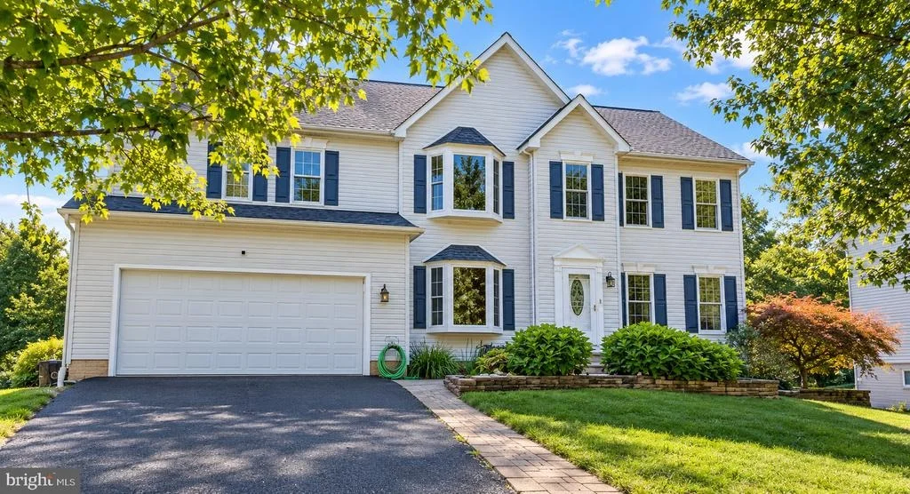Photo of 823 WOODCREST LOOP