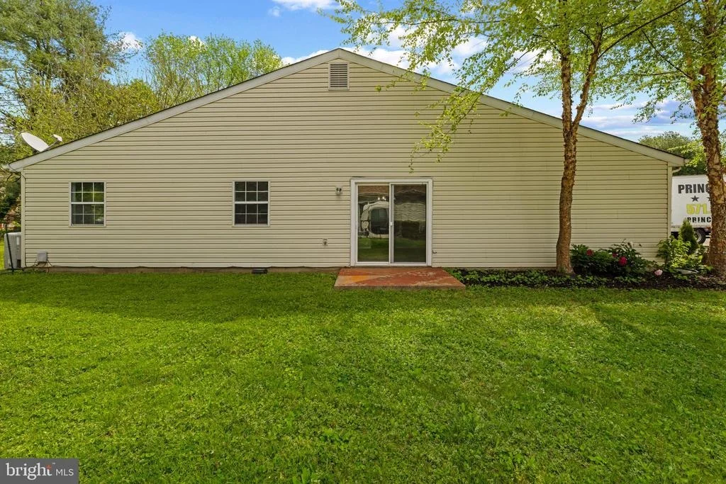 Photo of 593 PLAIN ROAD