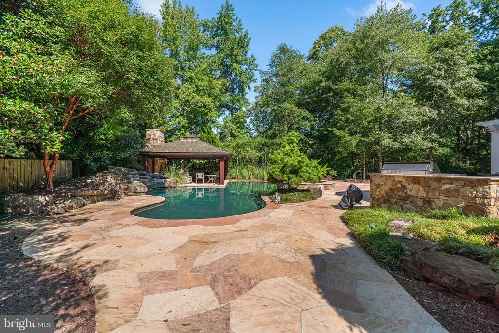 Photo of 370 EAGLE HILL ROAD