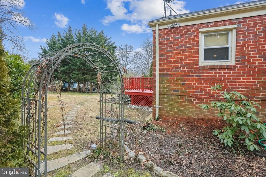 Photo of 8917 WALDEN ROAD
