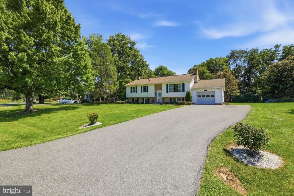 Photo of 8117 RUNNYMEADE DRIVE