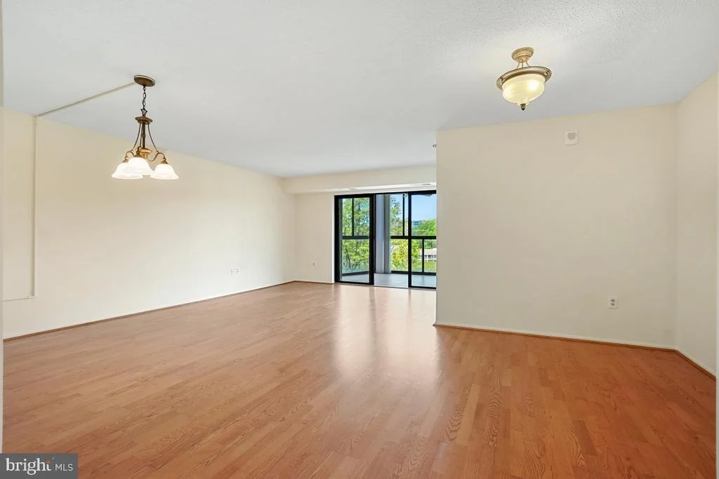 Photo of Unit 1724 at 15101 INTERLACHEN DRIVE