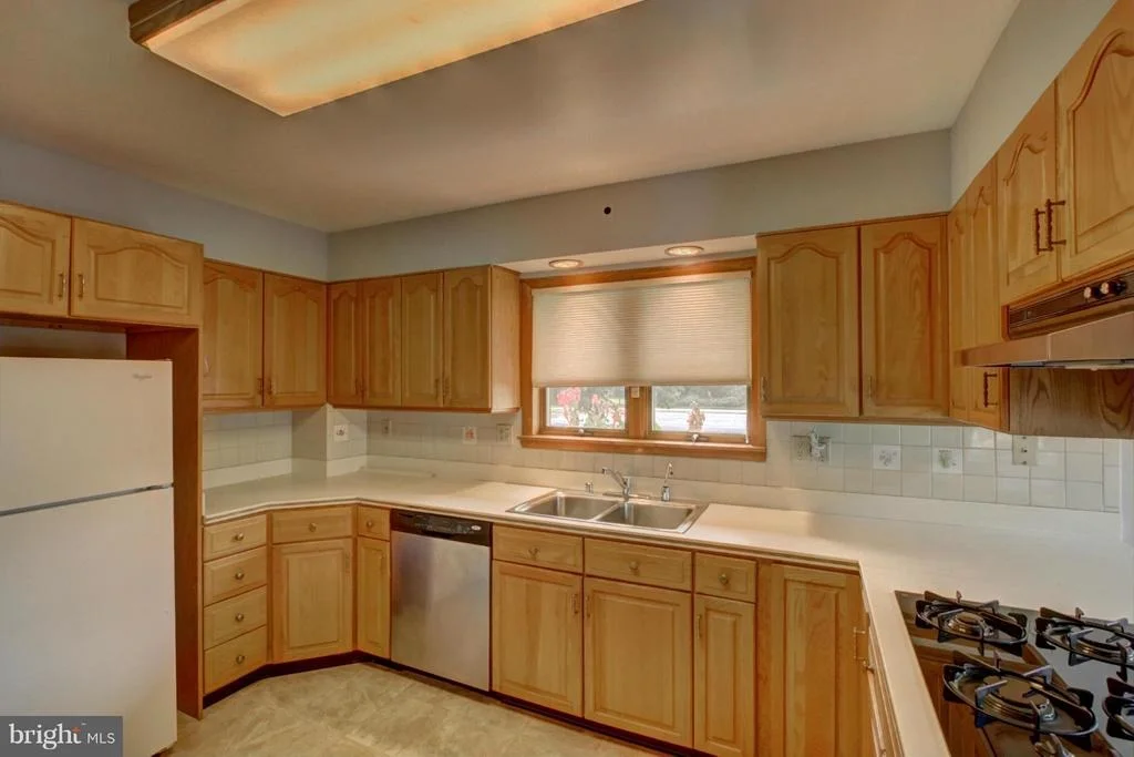 Photo of 500 MAPLE ROAD E