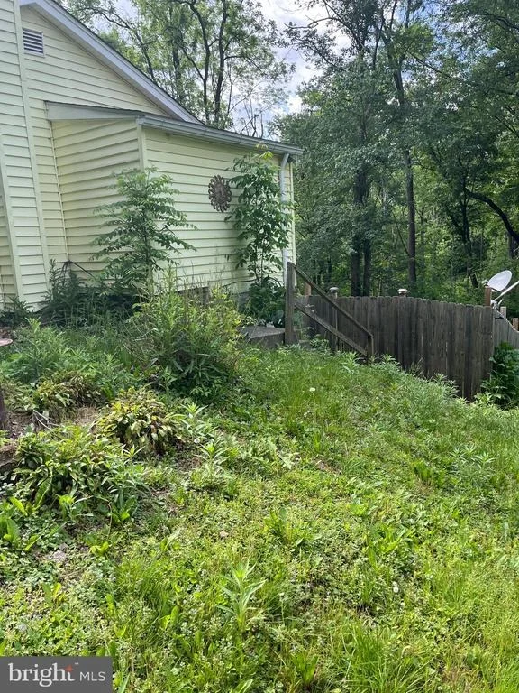Photo of 106 E DEEP RUN ROAD