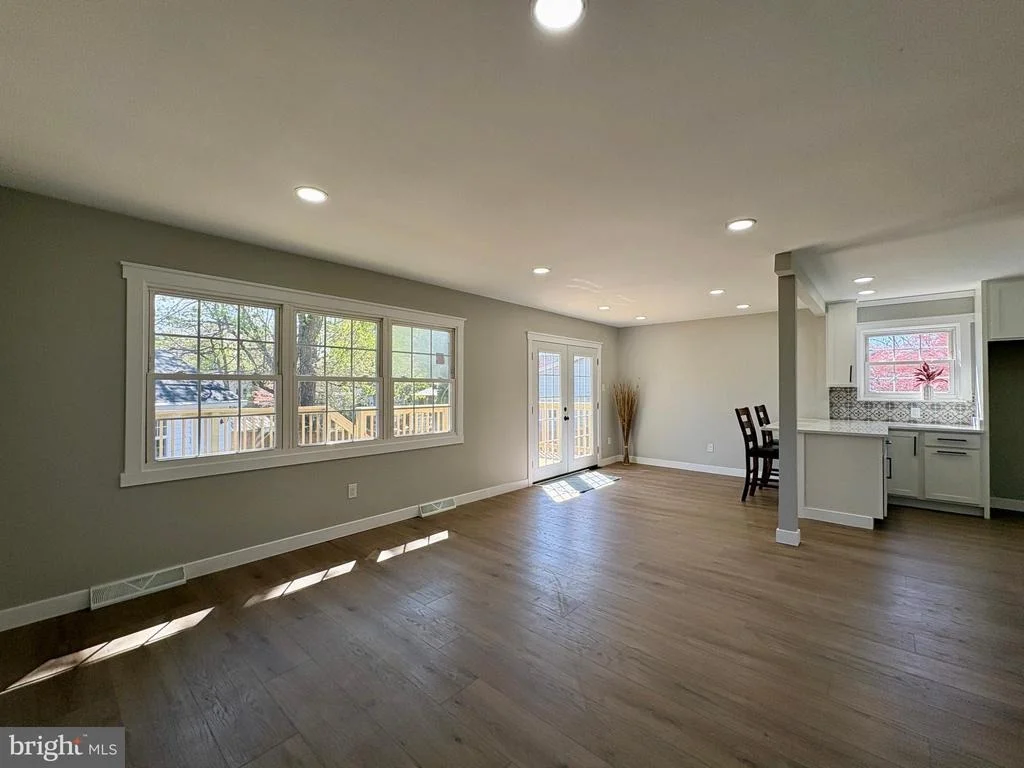 Photo of 925 LONGVIEW AVENUE