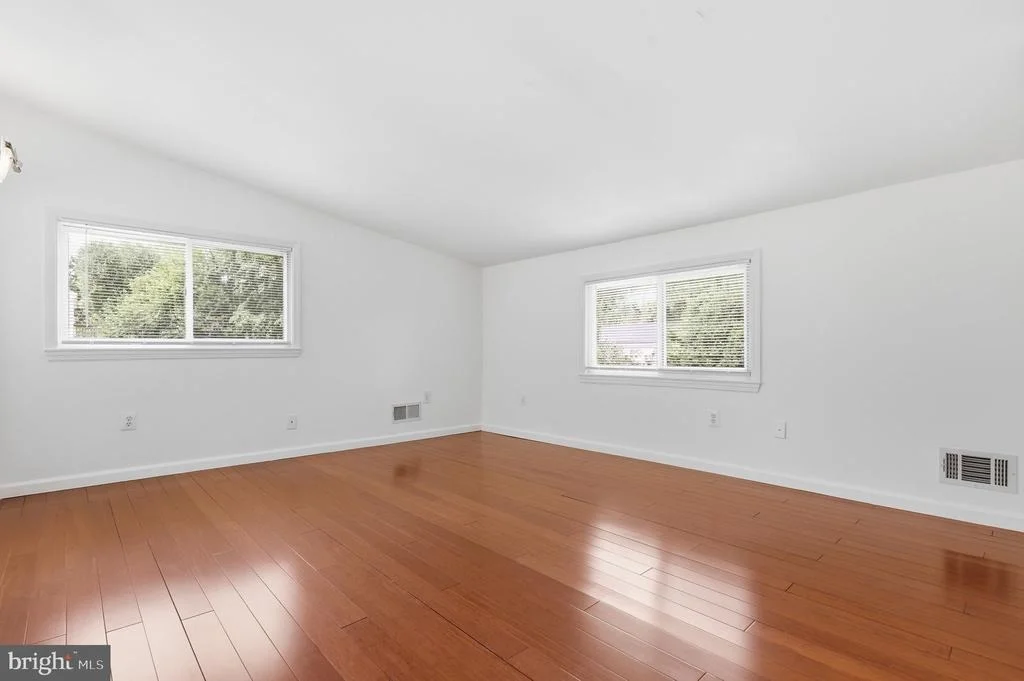 Photo of 1511 CREST ROAD