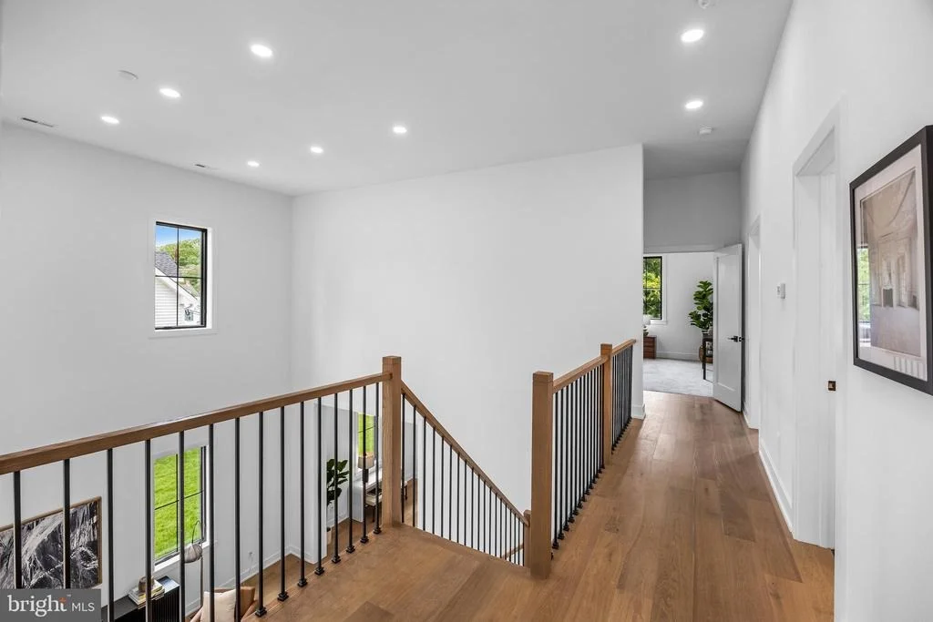 Photo of 8 CHAPEL AVE
