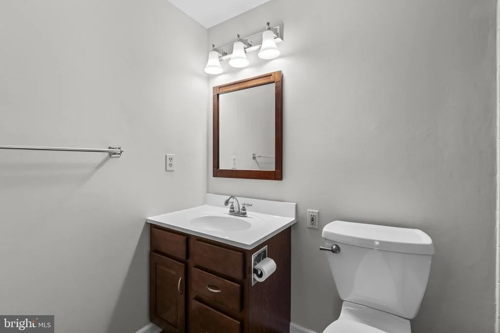 Photo of 8064 RED JACKET WAY