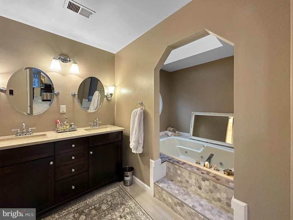 Photo of 325 SOAPSTONE LANE