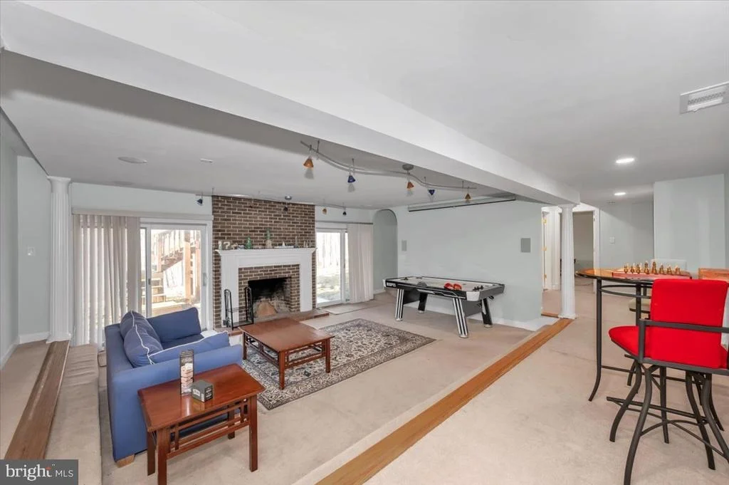 Photo of 10101 LLOYD ROAD