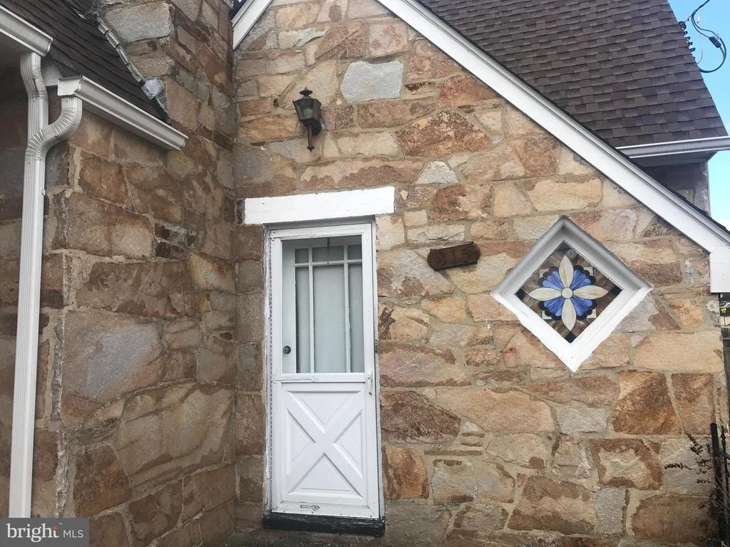 Photo of 915 MOTTER PLACE