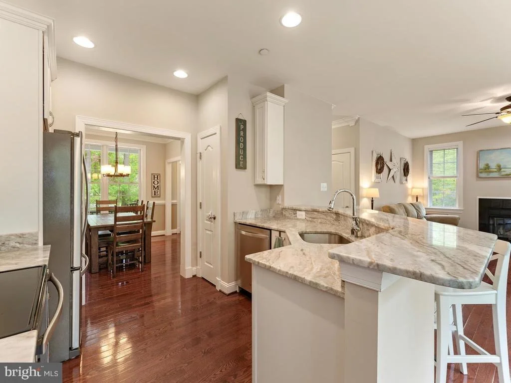 Photo of 995 WILDA DRIVE