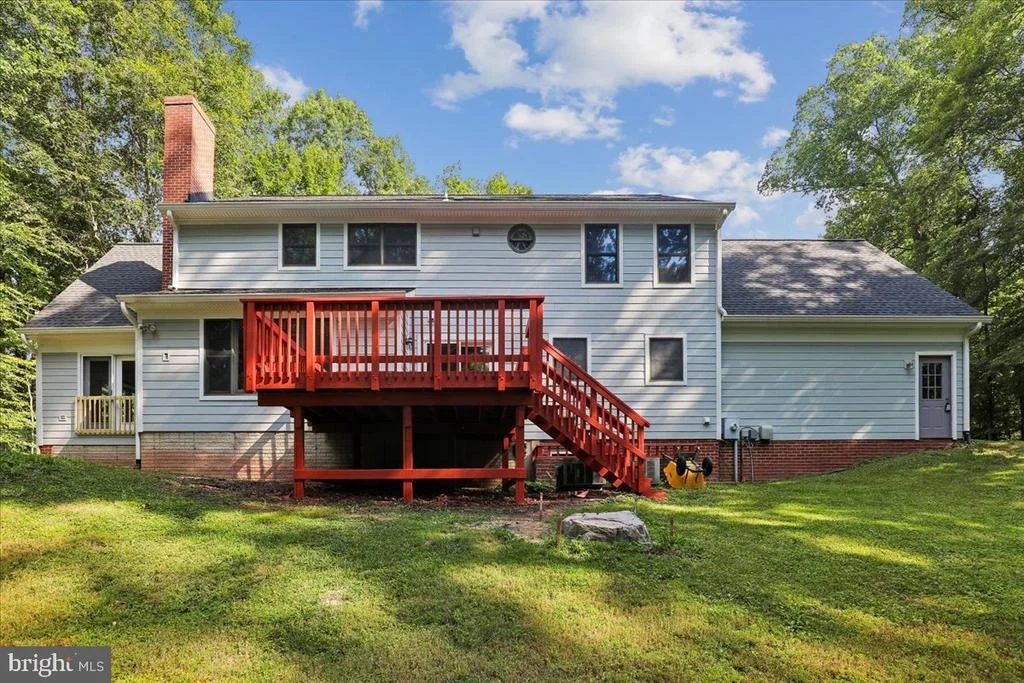 Photo of 8253 HONEYSUCKLE ROAD