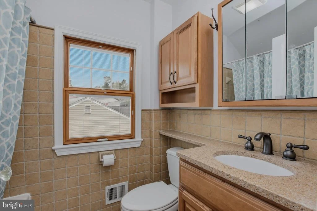 Photo of 717 MAPLETON ROAD