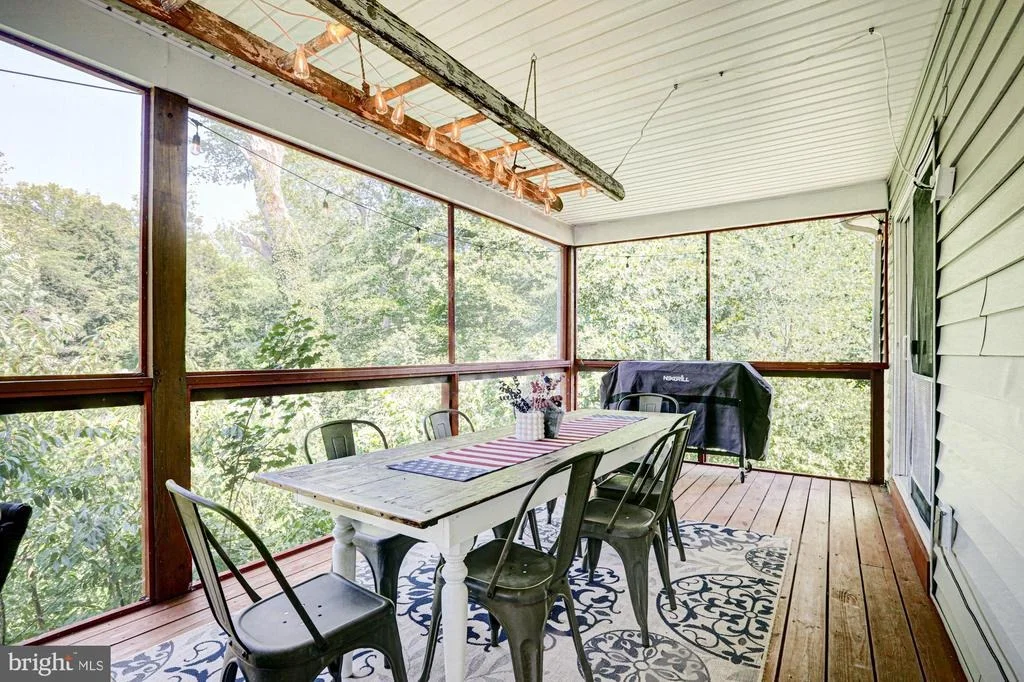 Photo of 119 N MEADOW DRIVE