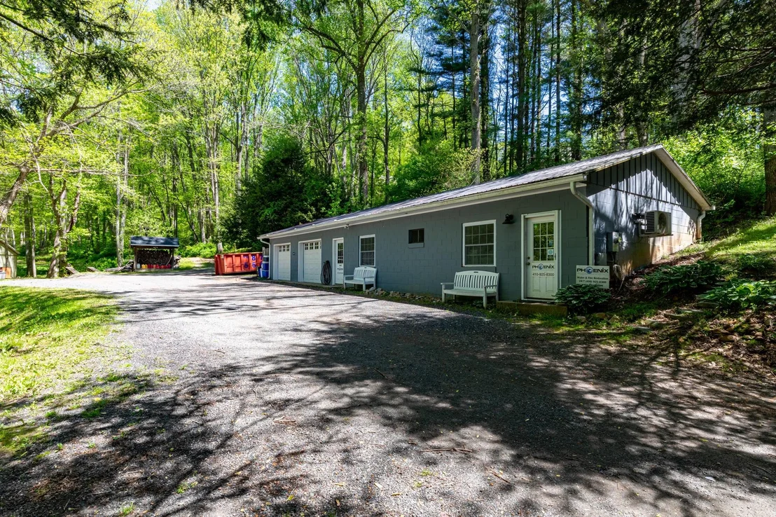 Photo of 2310 PUTNAM ROAD