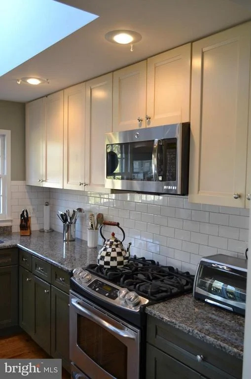 Photo of 1422 MAYFLOWER DRIVE