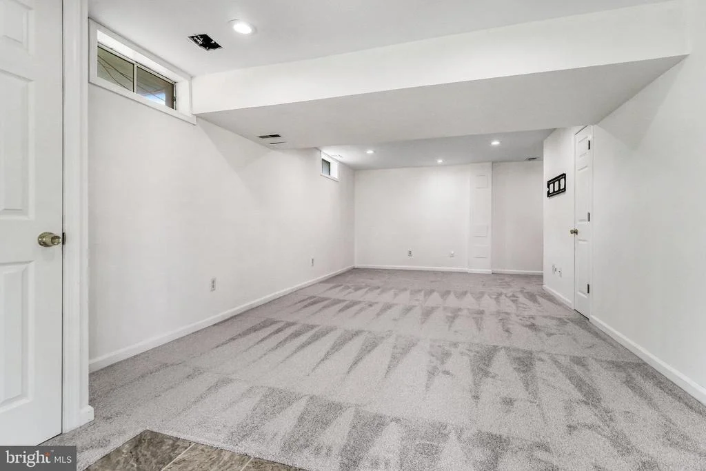 Photo of 1433 VALEBROOK LANE