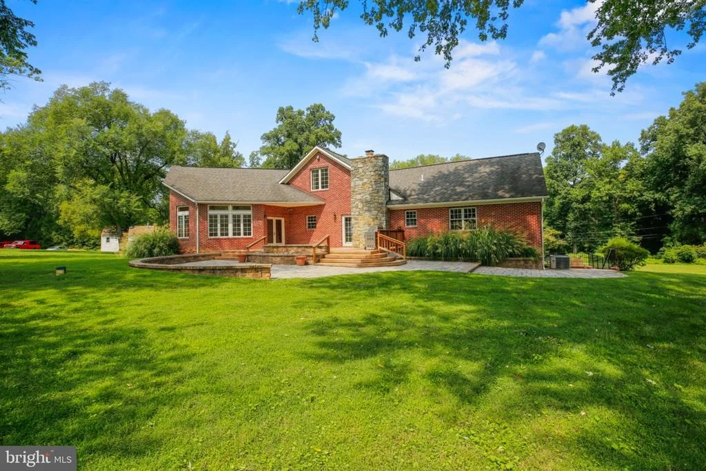 Photo of 318 DUXBURY ROAD