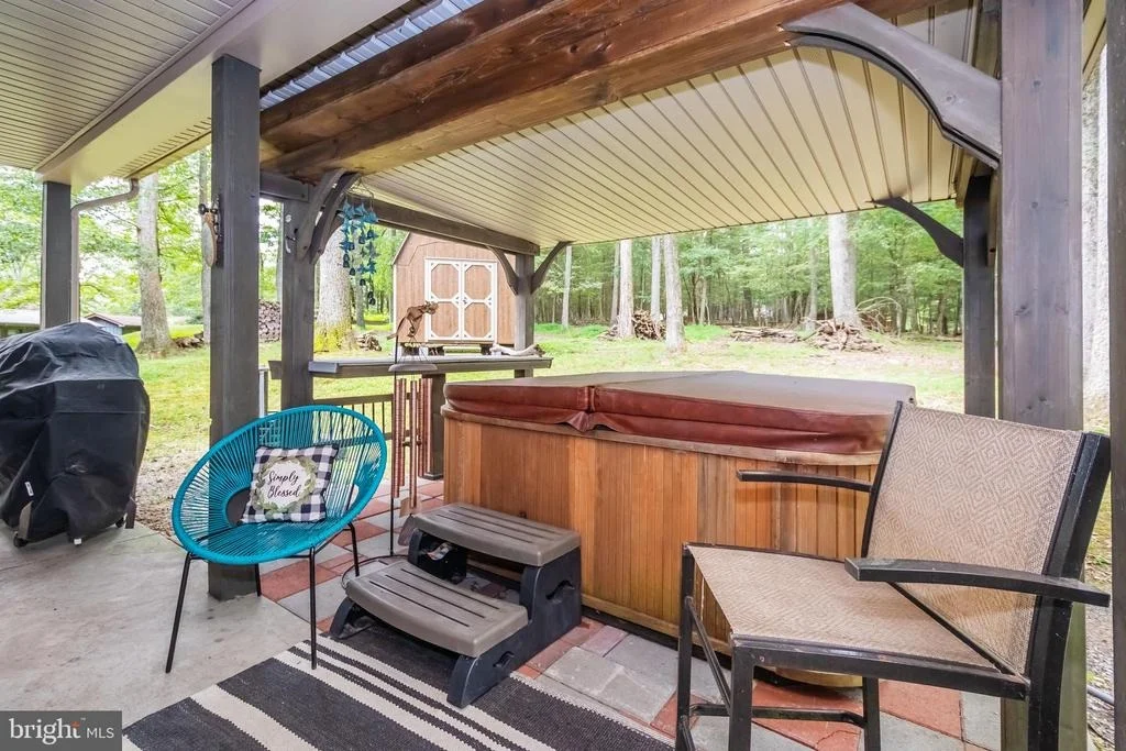 Photo of 495 WHITE OAK DRIVE