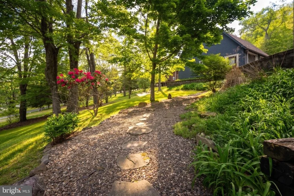 Photo of 253 GLEANINGS DRIVE