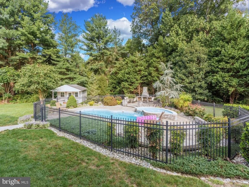 Photo of 12500 PERRYWOOD LANE