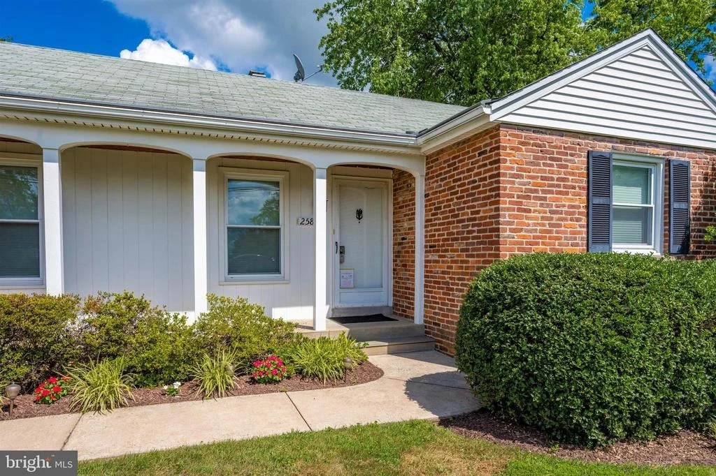 Photo of 25805 RIDGE ROAD