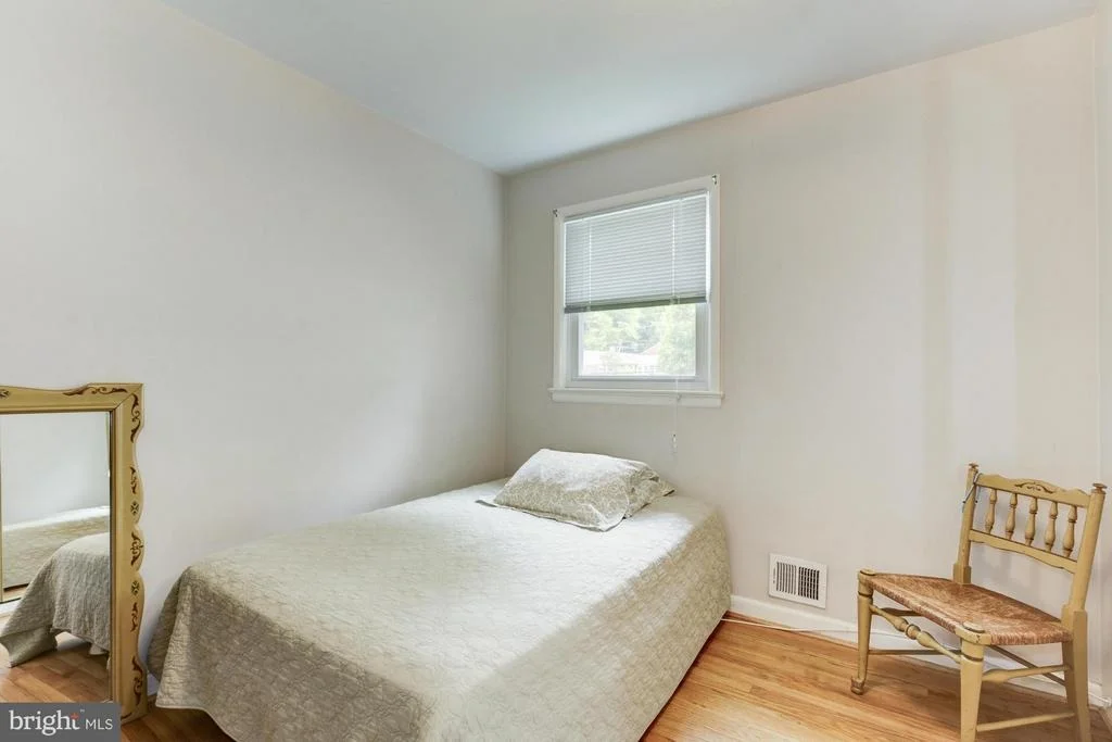 Photo of 1305 OAKVIEW DRIVE