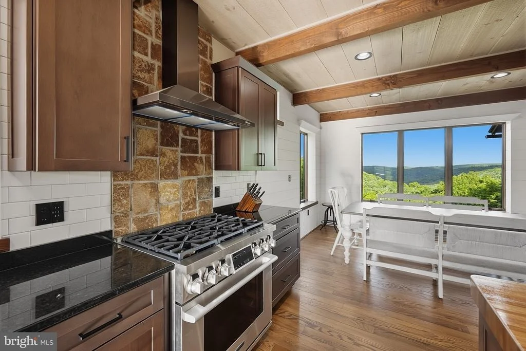 Photo of 415 NAZELROD ROAD