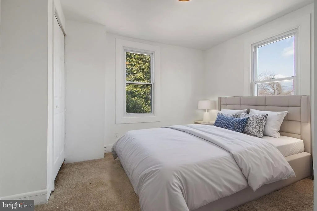 Photo of 5327 HAMLIN AVENUE